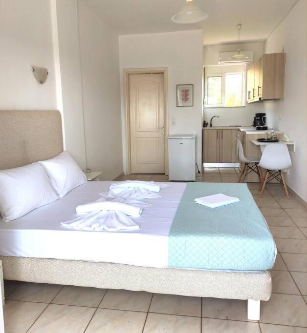 #4 Giorgos & Chara Apartments Nea Kydonia Buitenkant foto