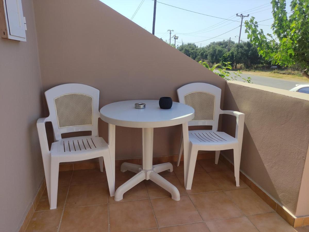 #4 Giorgos & Chara Apartments Nea Kydonia Buitenkant foto